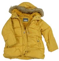 Hořčicová šusťáková zimní bunda s kapucí s kožíškem Primark