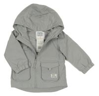 Nové - šedá šusťáková jarní bunda s nášivkou a kapucí F&F