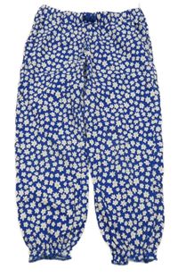 Tmavomodro-bílé květované lehké tepláky C&A