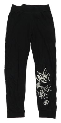 Černé tepláky s graffiti nápisy H&M