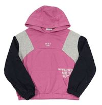 Růžovo-šedo-tmavomodrá crop mikina s nápisy a kapsou a kapucí PRIMARK