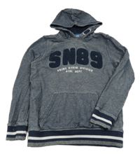 Tmavomodrá melírovaná mikina s nápisem s číslem a kapucí C&A