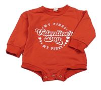 Červené teplákové body s nápisem 