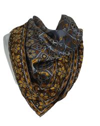 Dámský šedo-okrový vzorovaný šátek 