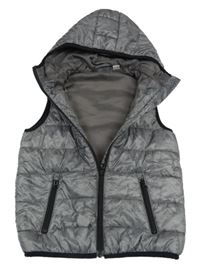 Šedá vzorovaná prošívaná šusťáková zateplená vesta s kapucí Pepperts!