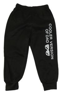 Černé tepláky s nápisem 