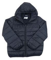 Tmavomodrá šusťáková prošívaná lehká zateplená bunda s kapucí M&Co.