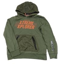 Khaki mikina s nápisem a šusťákovými prvky a kapucí C&A