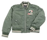 Khaki šusťákový jarní zateplený crop bomber s číslem a pruhy C&A