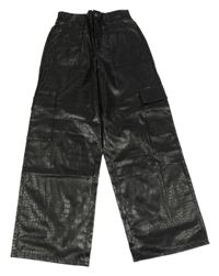 Černé vzorované koženkové široké kalhoty River Island