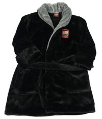 Černý plyšový župan s nášivkou 