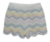 Bílo-barevné pruhované perforované pletené kraťasy F&F
