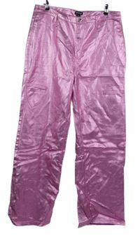 Dámské růžové potažené lesklé volné kalhoty PrettyLittle Thing