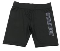 Černé sportovní elastické kraťasy s nápisem 