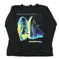 Černé triko s barevnými botami Chapter young