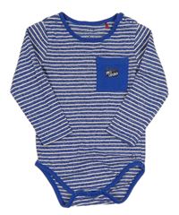 Safírovo-bílé pruhované melírované body s kapsou s nápisy