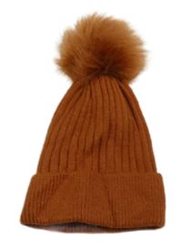 Hnědá pletená čepice s bambulí 