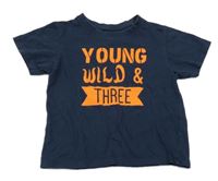 Tmavomodré tričko s nápisem 