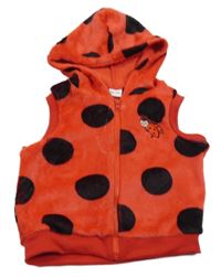 Červená puntíkatá chlupatá propínací vesta s beruškou a kapucí