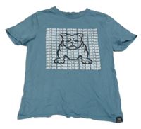 Šedomodré tričko s nápisy a psem 