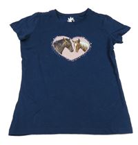 Tmavomodré tričko s koníky 