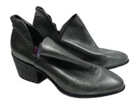 Dámské stříbrné kožené kotníkové boty na podpatku vel. 40