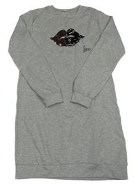 Světlešedé teplákové šaty se rty z flitrů 