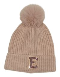 Růžová pletená čepice s písmenem s flitry a bamulí