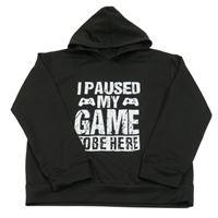 Černá mikina s nápisem s ovladači a kapucí