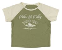 Khaki-smetanové crop tričko s nápisem a horami