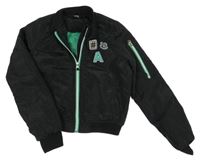 Černo-zelený šusťákový lehce zateplený crop bomber s nášivkami Y.F.K.