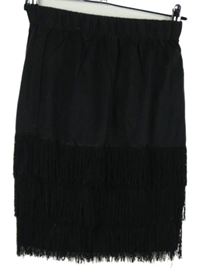 Dámká černá sukně s třásněmi 