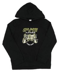 Černá mikina s ovladačem a kapucí