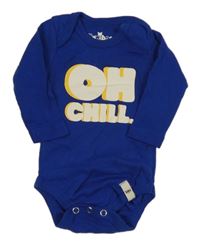 Modré body s nápisem 