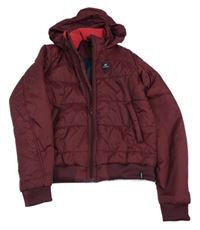 Vínová šusťáková zateplená jezdecká bunda s logem a kapucí Fouganza 