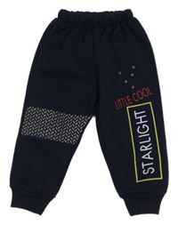 Tmavomodré tepláky s nápisy 