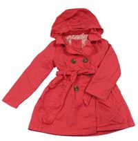 Jahodový plátěný kabát s límečkem a kapucí a páskem C&A