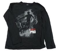 Černé triko s fotbalistou Chapter Young