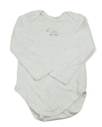 Bílé body s nápisem C&A