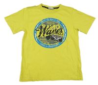 Žluté tričko s nápisem a rádiem Yigga