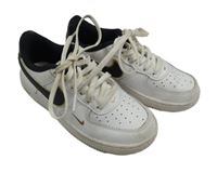 Bílo-černo-zlaté koženkové botasky s logem Nike vel. 28