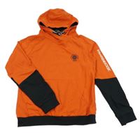 Červená mikina s míčem a kapucí 