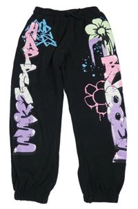 Černé tepláky s nápisy Next