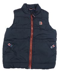 Tmavomodrá prošívaná šusťáková zateplená vesta s nášivkou Next