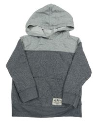 Antracitovo-šedá mikina s nášivkou a kapsou a kapucí GAP