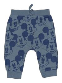Modré tepláky s Mickeym George