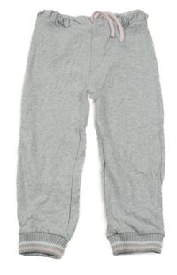 Světlešedo-růžové tepláky s volánkem 