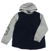 Tmavomodrá košilová bunda se šedými teplákovými rukávy s nápisy a číslem a kapucí PRIMARK