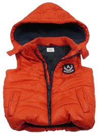 Červená šusťáková zateplená vesta s nášivkou a kapucí F&F