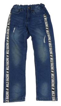 Modré teplákové rifle s pruhem s nápisem 